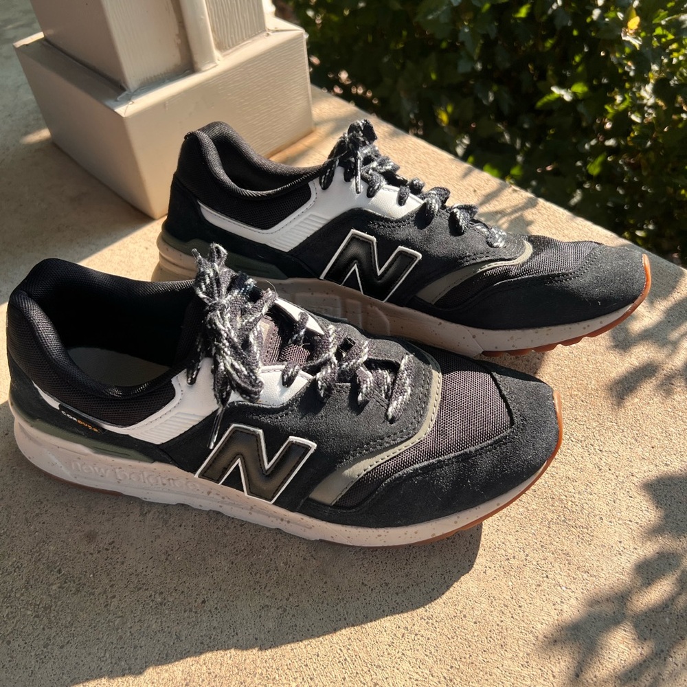 New Balance Men's 997H Navy Blue and White Sneakers
